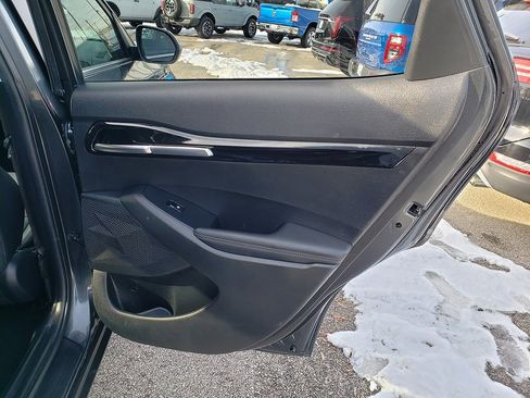 Used 2024 Kia Seltos EX image 18