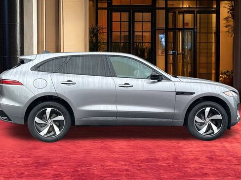 New 2025 Jaguar F-PACE R-Dynamic S image 9