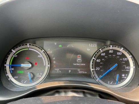 Used 2020 Toyota Highlander XLE AWD/4WD image 29