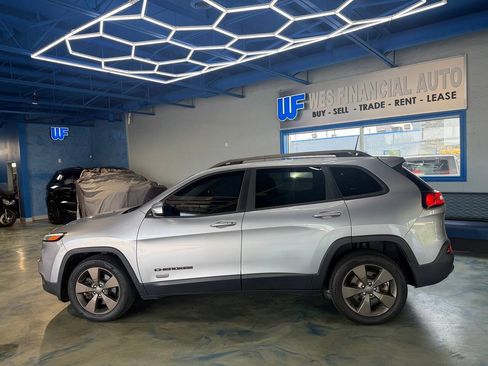Used 2016 Jeep Cherokee Latitude FWD image 11