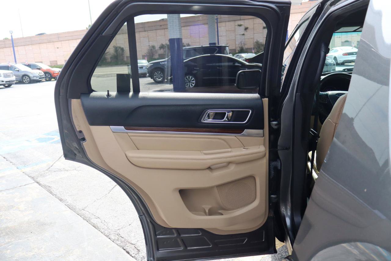 Used 2016 Ford Explorer Limited w/ Equipment Group 301A FWD image 13