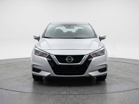 Used 2025 Nissan Versa SV FWD image 2