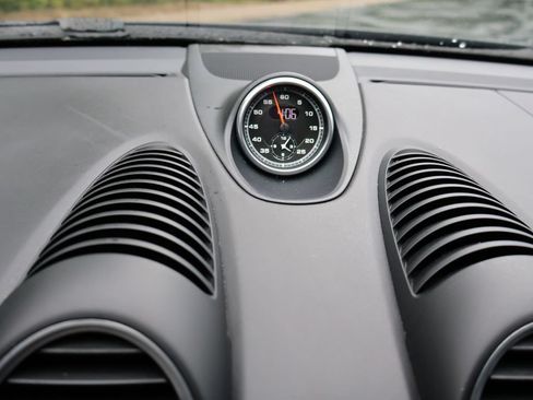 Used 2024 Porsche 718 Boxster RWD image 18