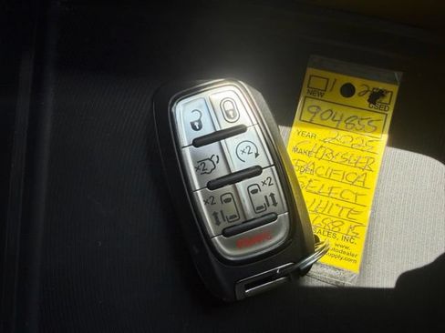 Certified 2025 Chrysler Pacifica Select FWD image 36