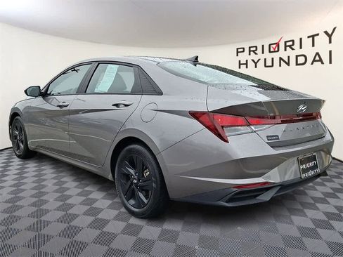 Used 2023 Hyundai Elantra SEL w/ Preferred Accessory Package image 6