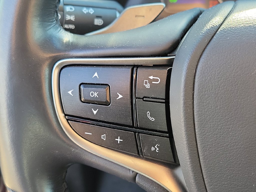 Used 2023 Lexus ES 300h w/ Accessory Package (Z2) FWD image 18