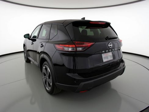 Used 2025 Nissan Rogue SV image 6