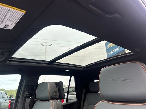 Used 2025 GMC Yukon AT4 w/ AT4 Premium Plus Package AWD/4WD image 18
