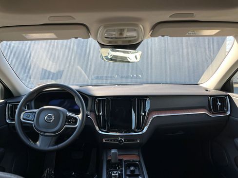 Used 2025 Volvo V60 B5 Cross Country Plus image 33