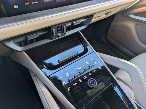 Used 2024 Porsche Cayenne image 16