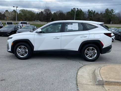 Used 2025 Hyundai Tucson SE image 4