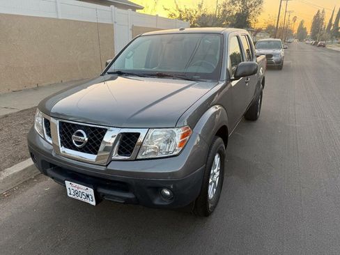 Used 2016 Nissan Frontier SV image 4
