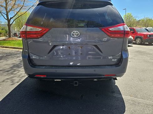 Used 2016 Toyota Sienna XLE Premium image 9