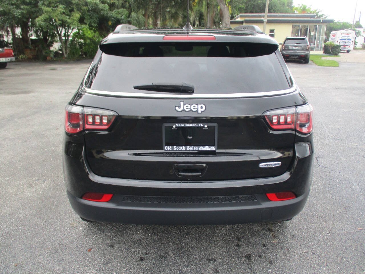 Used 2018 Jeep Compass Latitude w/ Popular Equipment Group FWD image 8