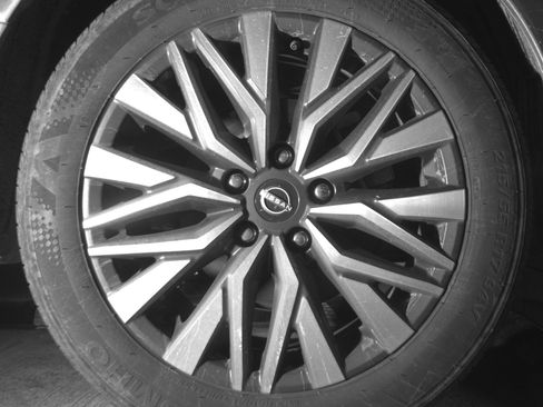Used 2025 Nissan Altima 2.5 SV FWD image 15