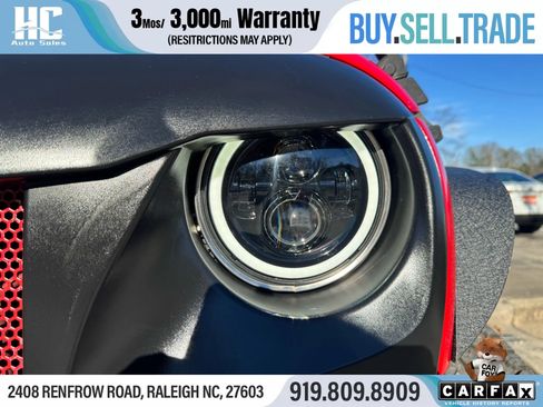 Used 2015 Jeep Wrangler Unlimited Sahara w/ Connectivity Group image 9