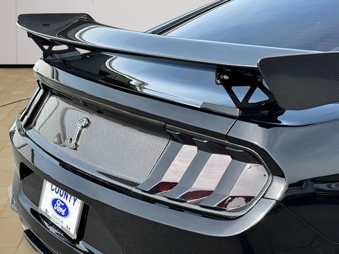 Used 2020 Ford Mustang Shelby GT500 w/ Carbon Fiber Track Pack RWD image 40
