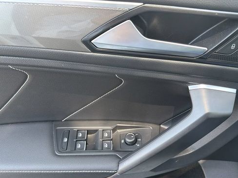 Used 2023 Volkswagen Tiguan SE R-Line FWD image 21