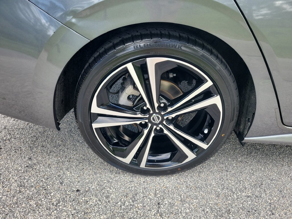 Used 2021 Nissan Sentra SR w/ SR Premium Package FWD image 30