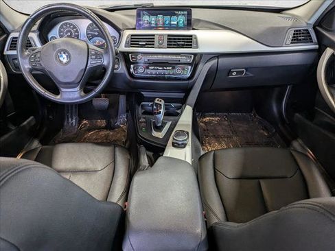 Used 2017 BMW 320i xDrive Sedan AWD/4WD image 18