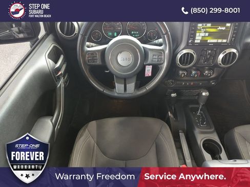 Used 2017 Jeep Wrangler Unlimited Sahara w/ Connectivity Group AWD/4WD image 14