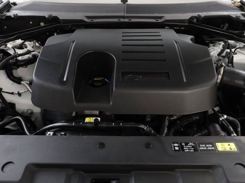 Used 2025 Land Rover Defender 110 X-Dynamic SE image 24