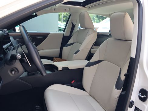 Used 2024 Lexus ES 350 w/ Premium Package FWD image 32
