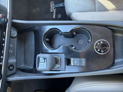 Used 2025 Nissan Rogue SV AWD/4WD image 43
