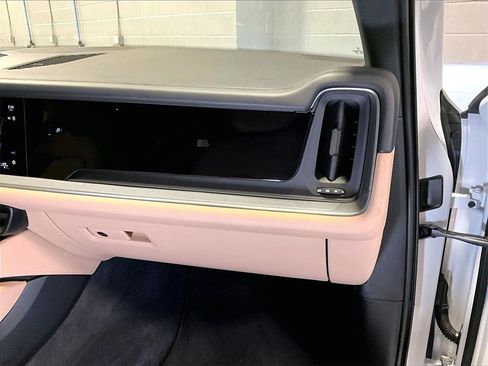 Certified 2025 Porsche Cayenne image 19