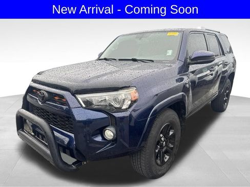 Used 2017 Toyota 4Runner SR5 RWD image 2