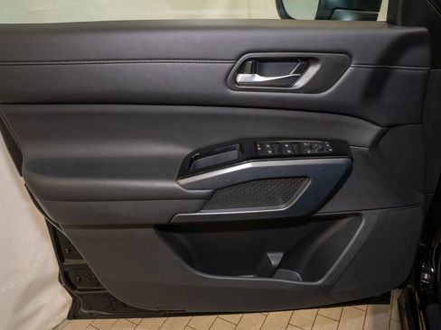 Certified 2024 Nissan Pathfinder SL image 13