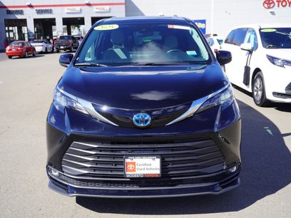 Used 2025 Toyota Sienna XLE