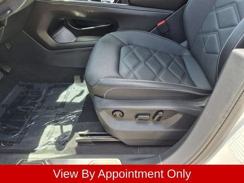 Used 2025 Volkswagen Atlas SE FWD image 18