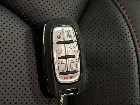 New 2027 Chrysler Pacifica Select FWD image 19