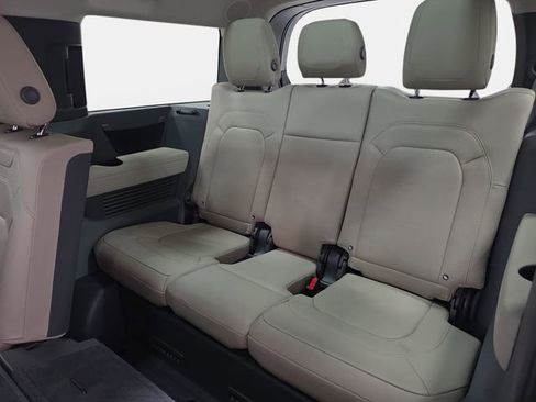 Used 2023 Land Rover Defender 130 SE image 36