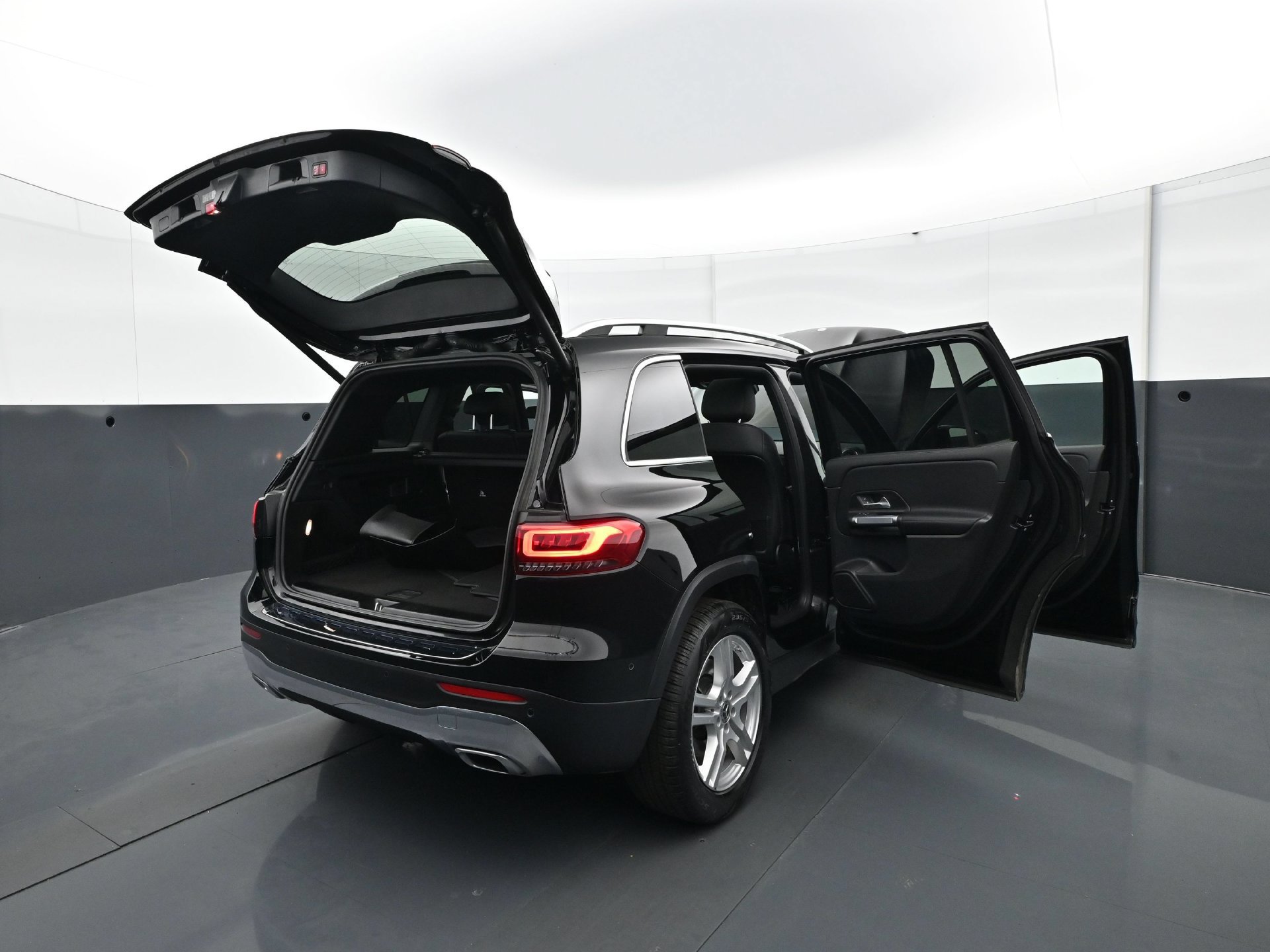 Used 2023 Mercedes-Benz GLB 250 4MATIC image 35