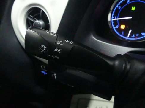 Used 2019 Toyota Corolla LE image 38