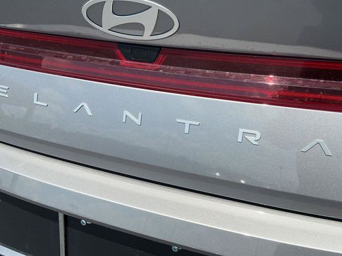 Certified 2025 Hyundai Elantra Limited FWD image 35