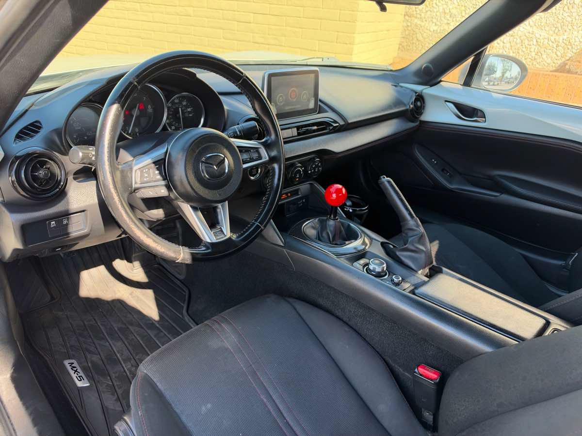 Used 2016 MAZDA MX-5 Miata Club RWD image 17