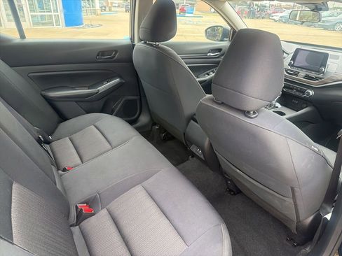 Used 2025 Nissan Altima 2.5 SV FWD image 35