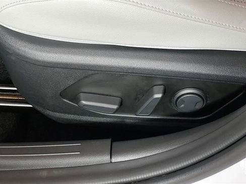 Used 2024 Hyundai Elantra Limited image 16