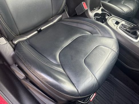 Used 2017 Jeep Cherokee Limited AWD/4WD image 25