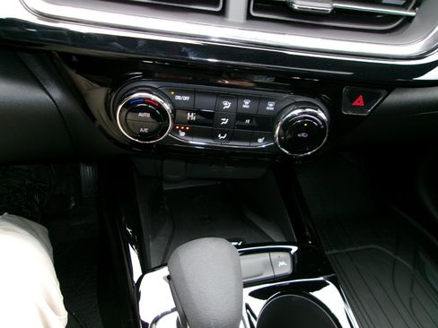 New 2026 Chevrolet Trax RS w/ Sunroof Package image 17