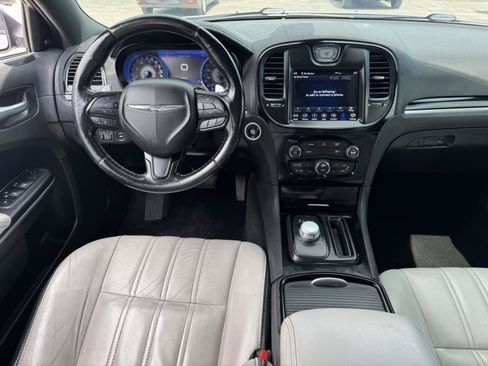 Used 2019 Chrysler 300 S RWD image 10