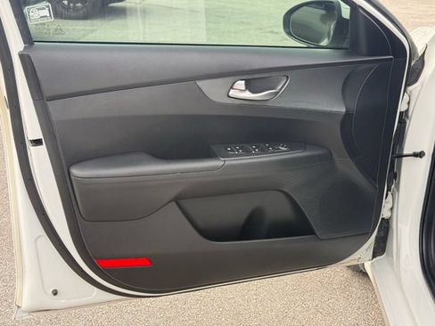 Used 2020 Kia Forte LXS FWD image 32