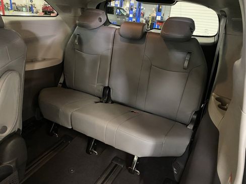 Used 2024 Toyota Sienna XLE image 22