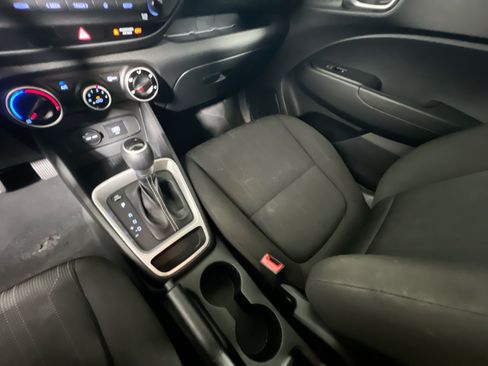 Used 2021 Hyundai Venue SE FWD image 23