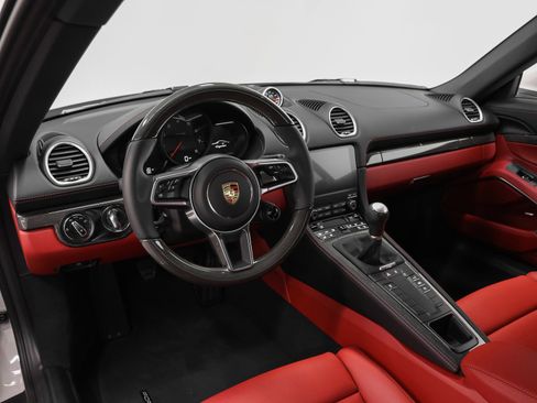 New 2025 Porsche 718 Cayman image 4