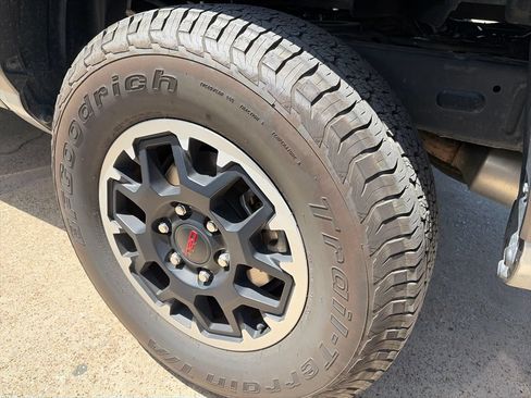 Used 2025 Toyota Tacoma TRD Off-Road AWD/4WD image 13