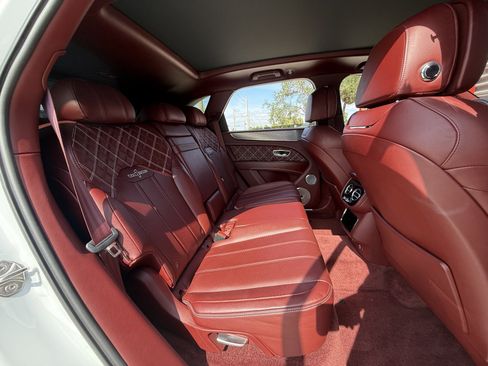 Used 2021 Bentley Bentayga V8 w/ First Edition Specification image 21